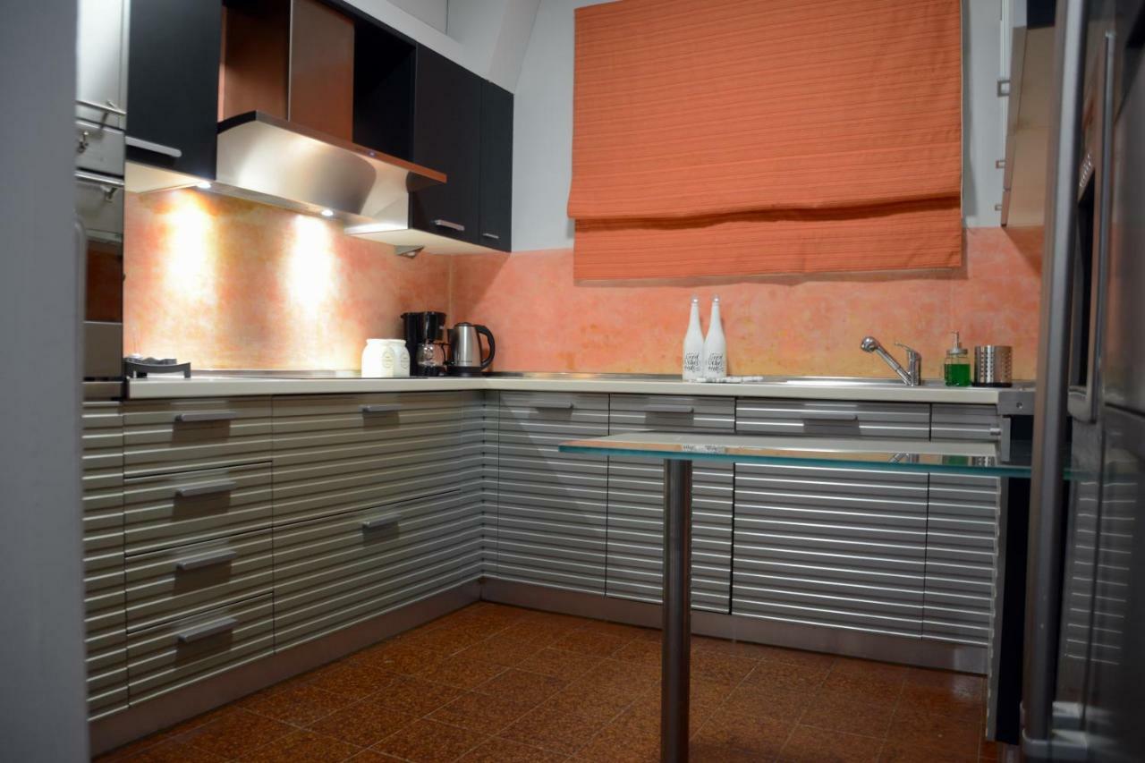Modern & Classy Central Apartment アテネ エクステリア 写真
